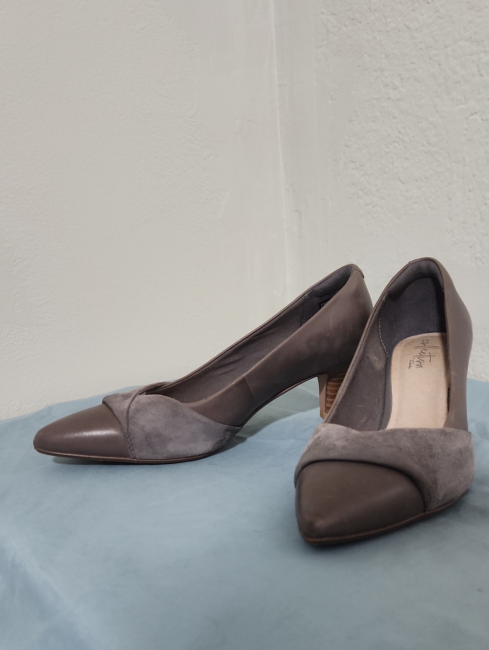 Size 7 M Clarks Women's Gray Pointed Toe Mid Heel Pumps